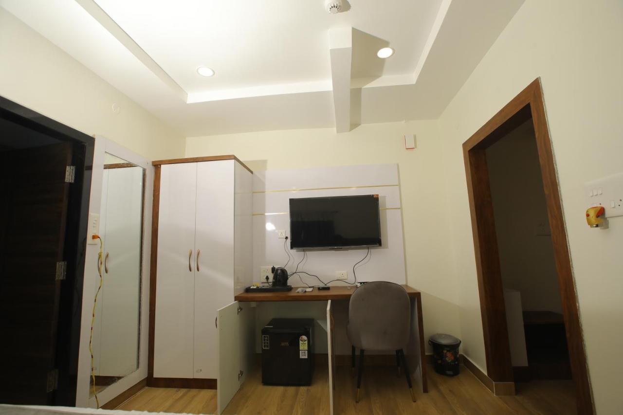 Radha Rani Residency Hotel Khammam Eksteriør billede