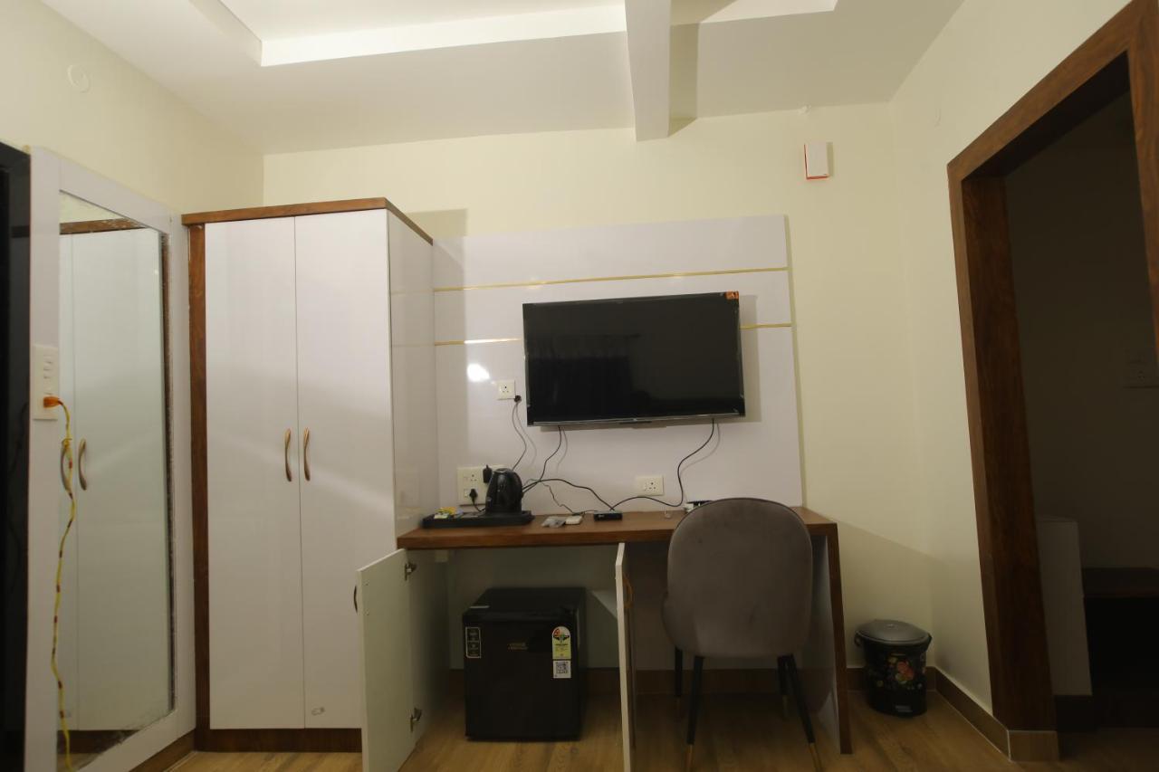 Radha Rani Residency Hotel Khammam Eksteriør billede
